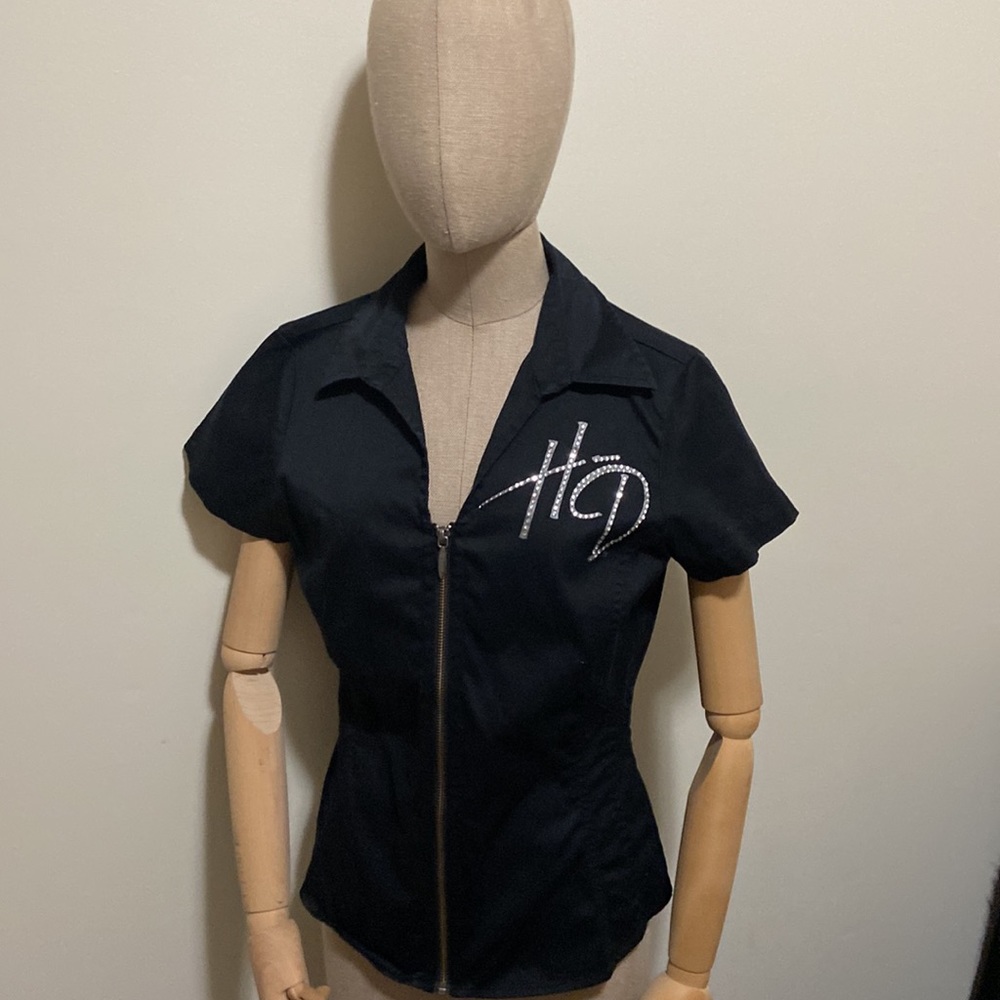 Harley~Davidson Woman’s Small Black short sleeve and sequin top. D3